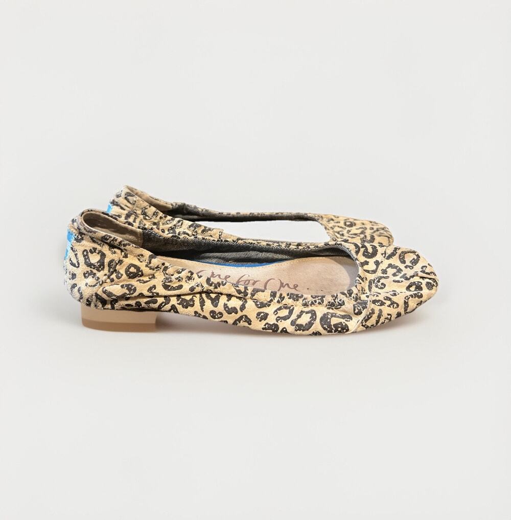 TOMS Slip On Animal Print Casual Flats Shoes Womens Size US 8